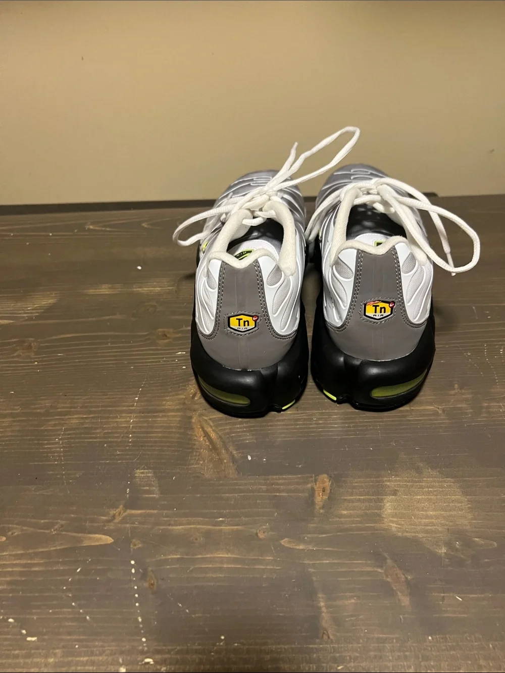 Nike Men’s Gray and Neon Yellow-Accent Wave Sneakers